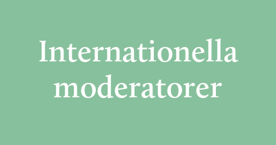 Internationella moderatorer har den språkliga skickligheten och den kulturella fingertoppskänslan som krävs för att leda evenemang med en global publik. Med erfarenhet av att arbeta i multinationella sammanhang och vana att navigera mellan olika perspektiv, säkerställer de att diskussioner blir inkluderande, dynamiska och relevanta. Att boka en internationell moderator passar särskilt bra för konferenser, paneler och företagsevent där engelska eller andra språk används och där professionalism på hög nivå är avgörande. Dessa moderatorer bidrar med struktur, tempo och trovärdighet – oavsett om det handlar om hybridformat, livesändningar eller fysiska möten. Deras förmåga att skapa sammanhang och engagera en mångfacetterad publik gör dem till en värdefull tillgång i internationella miljöer.